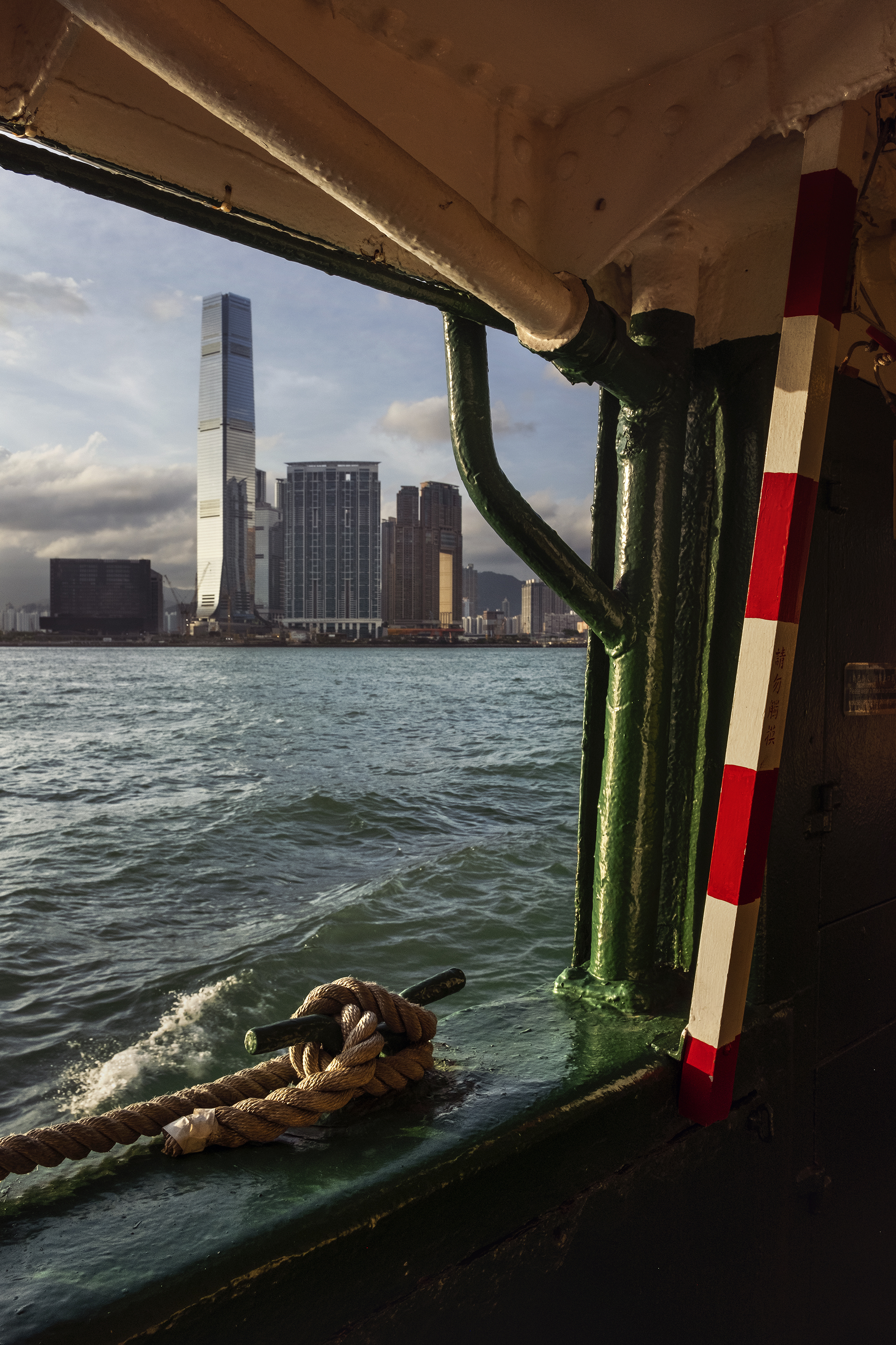 Hong Kong by Mikko Takkunen