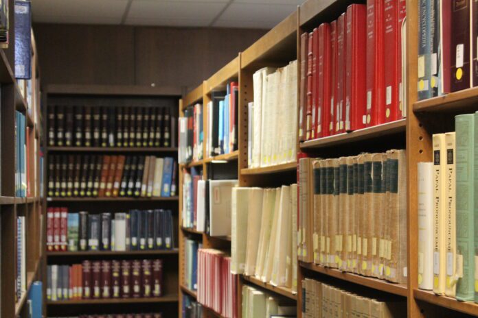 “Fourth Wing”: A Failure of Contemporary Literature “Fourth Wing”: A Failure of Contemporary Literature