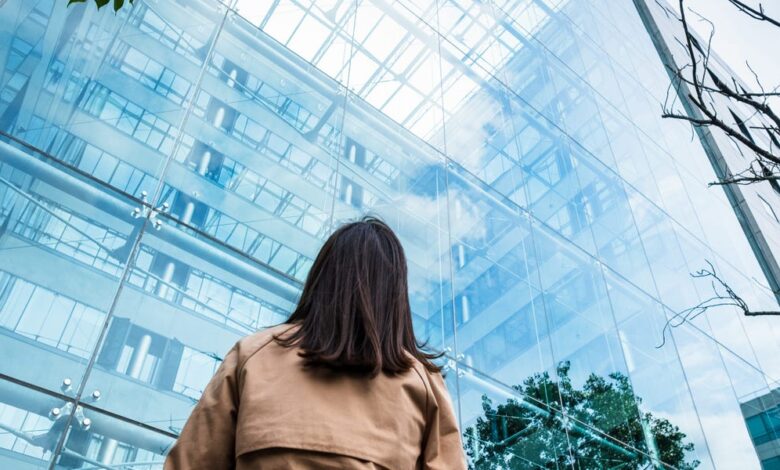 Young Workers Are Struggling to Find Work: LinkedIn Exec Shares Advice