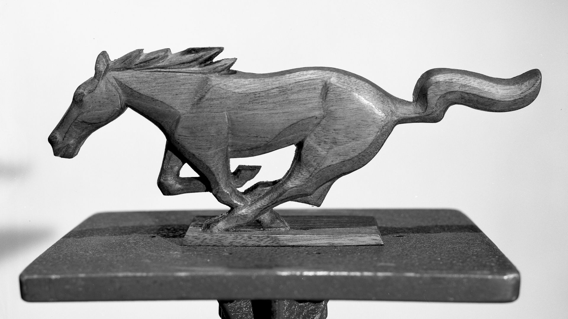 Car Logos. Ford Mustang-1